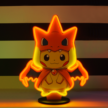 Pikachu vestito da Charizard